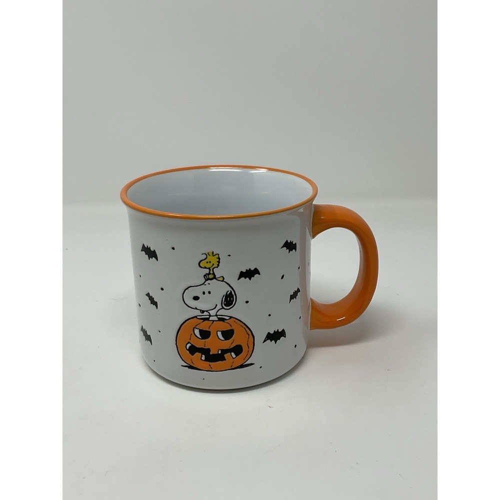 Gibson Snoopy Tweety Peanuts Halloween Stoneware Coffee Cup Mug Bats Pumpkin